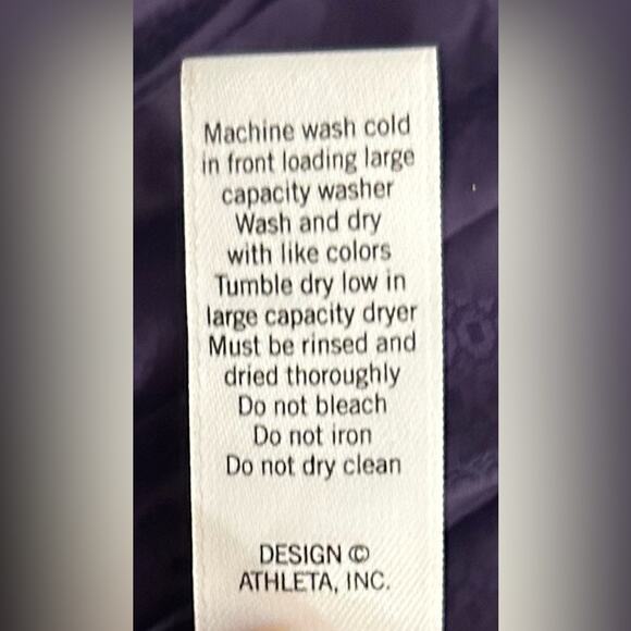 Athleta Downabout lite weight nylon quilted  down filled puffer vest packable. M - Picture 6 of 6